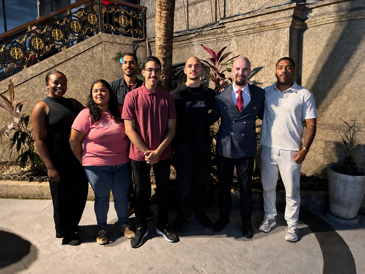 Prof. Mateus com alunos da Forja no evento da entrega do espadim